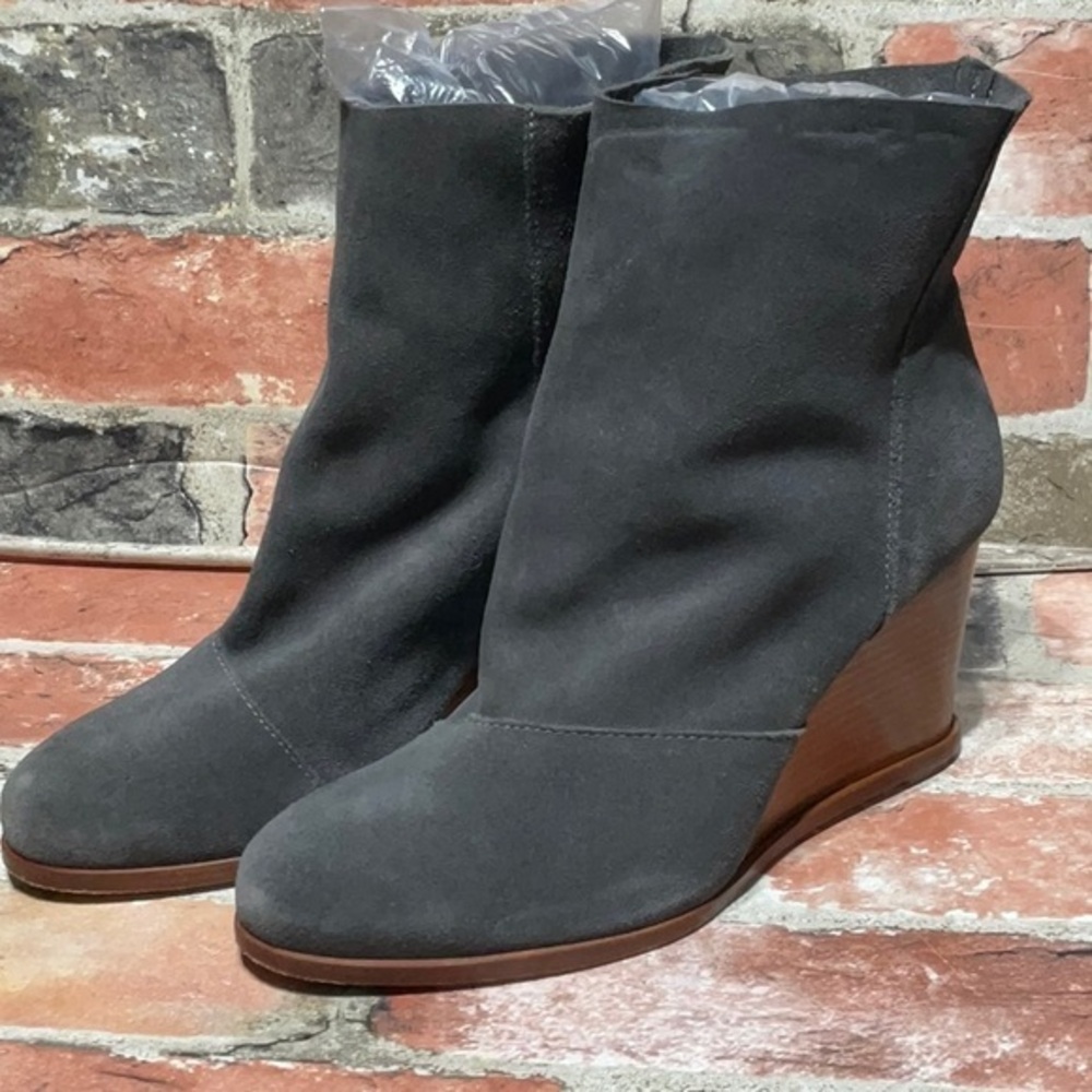 Matt Bernson Gray suede leather ankle wedge‎ boots